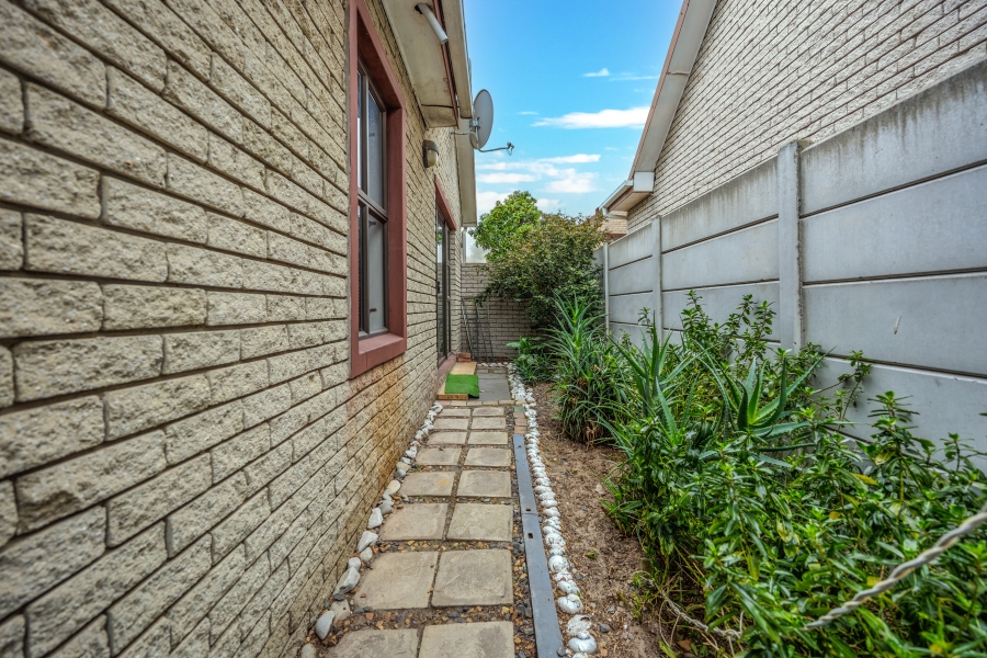 3 Bedroom Property for Sale in Jakarandas Western Cape